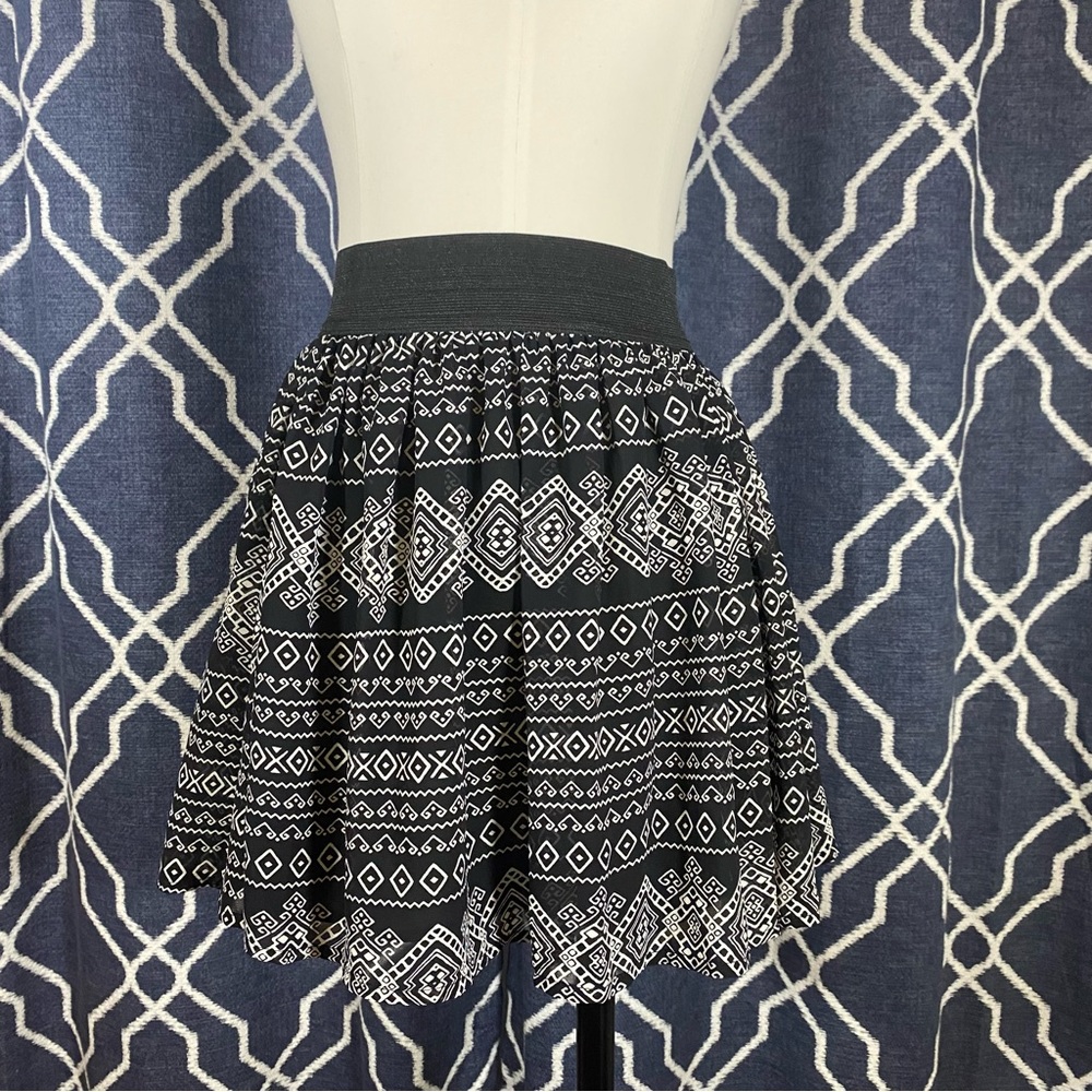 Geometric Pattern Flowy Skirt - Picture 3 of 5